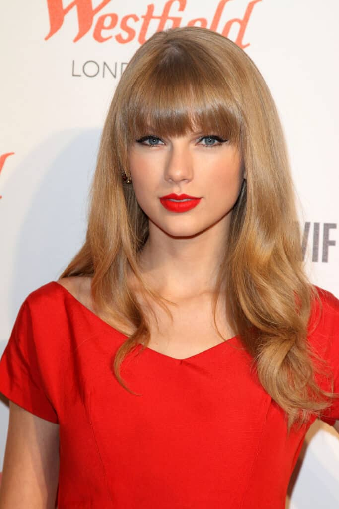 WAS IST TAYLOR SWIFTS LIEBLINGSTIER? TAYLOR SWIFT